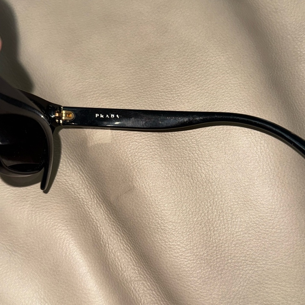 Stylish Black Sunglasses - Picture 13 of 13